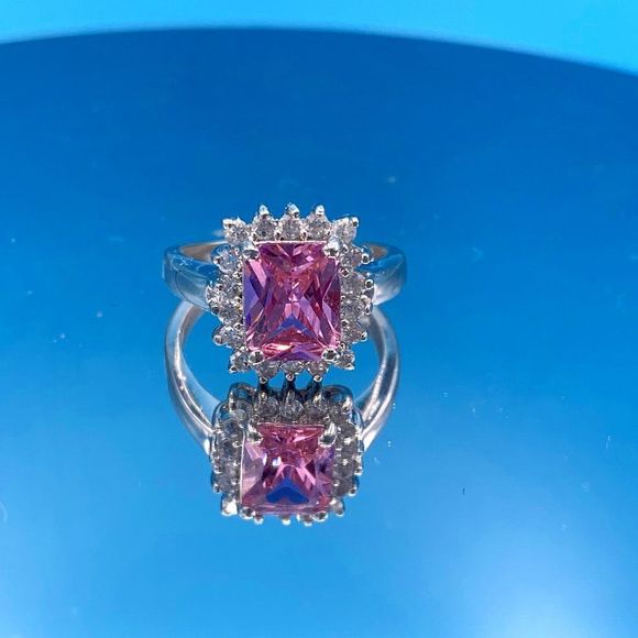 Gorgeous Vintage Solid Sterling Silver CZ Ring - Picture 1 of 5